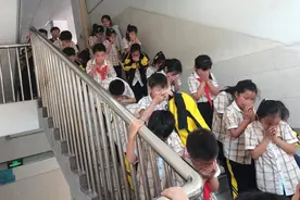 枣庄市东湖小学消防、防踩踏安全疏散演练图片