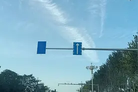 河滨路向北路口标识不清 望及时标注图片
