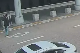 路人突然晕倒在机场，海盐辅警飞奔救援图片