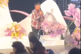 农民大姐婚礼上演唱惊艳全场 网友：这大姐简直是隐藏的音乐天才啊！图片