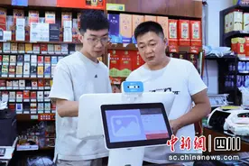 自贡：零售店老板“裁”出精彩人生图片