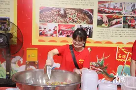 喜庆热闹意头“靓”！天河石牌村派出3000份龙船丁饭图片