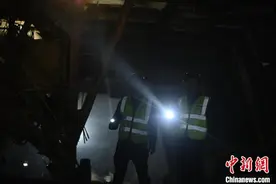 重庆渝遂高速复线缙云山隧道左线贯通图片