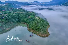 重庆巫山：小三峡云雾缭绕美如画图片