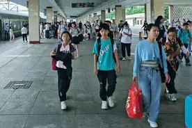 保障开学季学生返校需求 长沙火车站加开8趟临客列车图片