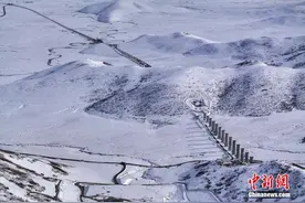 青海西宁至四川成都铁路四川段首座隧道顺利贯通图片