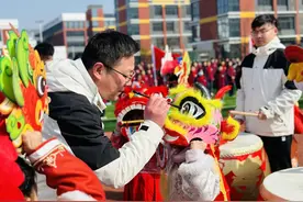 开学首日，郑州小学校园“含龙量”十足图片