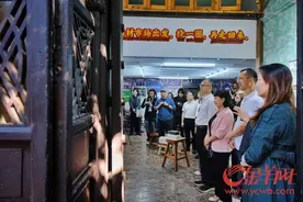 图集｜执中药、饮凉茶……西关大屋化身艺术空间，中医药文化触手可及图片