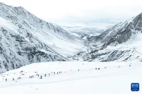 全民健身——登雪山 迎新年【组图】图片