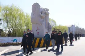 投身铁路事业四十余载，他们重聚首话往昔图片
