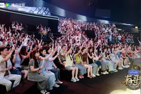 知名男歌手红了眼眶！“这幕我等了20年”图片
