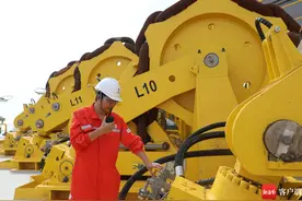 代表委员在忙啥｜全国人大代表雷亚飞：扎根“深蓝” 助力海南清洁能源产能提升图片