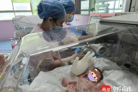 体重1100克，经历呼吸感染黄疸营养多重难关，33天！宝宝闯关成功图片
