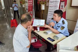 武汉经开区军山街道开展社区“防违控违”宣传活动图片