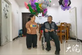 “很感动也很惭愧，要多攒钱捐资助学” 从小生活在自卑里的“气球姐姐” 获评“中国好人”图片