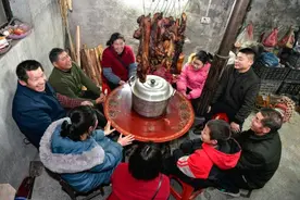 新华全媒+丨千里浙黔一日还——务工夫妇的春运返乡路图片