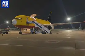 我国首条乌鲁木齐至波兰卡托维玆定期货运航线正式通航图片