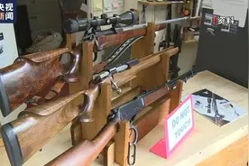 美国高中橄榄球赛枪击频发 致多人伤亡图片