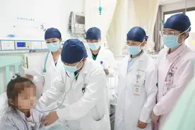 女童感染三种病毒，又到高发季！你身边发烧、嗓子疼的变多了吗？图片