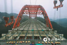 贵平高速马场河大桥桥面顺利合龙图片