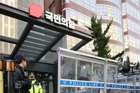 韩国警方：搜查执政党总部后暂未发现可疑爆炸物图片