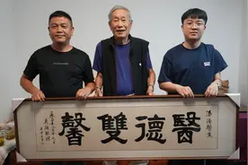 15岁少年陪父看病，医生请他回家吃饭，一份红烧肉，他记了35年图片