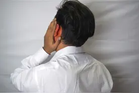 耳朵发烫，真的是有人在念叨吗？图片