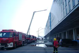 多图直击｜广东举行大跨度厂房灭火救援实战演练图片