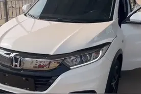 19岁男孩为父亲买车！背后故事感动全网图片