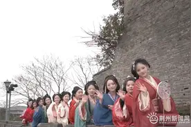 穿古装游古城 荆州“战国袍”撬动古城“热经济”图片