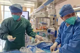 小伙一个月体重猛增百斤，下肢肿成“大象腿”！医生：它是罪魁祸首图片