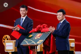 “中国电影消费年”启动，中国银联联合建行发布“龙标”信用卡图片