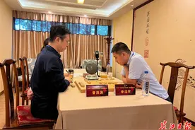 武汉决出首届象棋棋王，武汉理工大26岁大学生夺冠图片