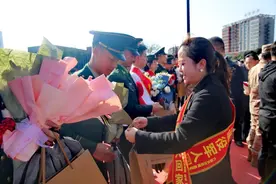 最高礼遇迎老兵 光荣返乡暖兵心——贵州各地扎实做好退役军人返乡接收工作图片