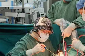 71岁“龙”爷爷要做手术，全家手足无措，记者亲历全程：新年要好好生活图片