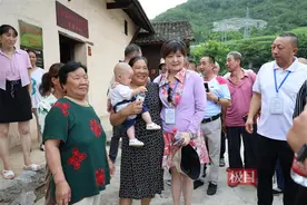 六兄妹重走“父亲的长征”，一家五代人88年守护烈士墓，红军长征经过的湖北郧西，有这些动人故事图片