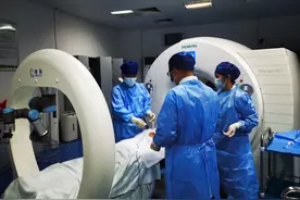 一针直达病灶！穿刺机器人辅助医生10分钟完成精准肺穿刺图片