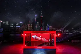 “挤爆牙膏”，高通骁龙独特创意装置点亮外滩之夜图片