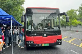 “五一”坐公交去灵隐堵不堵？今早记者体验：明谷街-灵隐9分钟图片