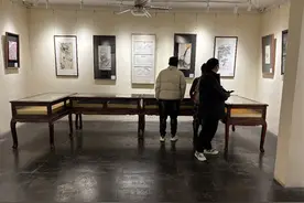 “袁牧师生小品展”于苏州黎里古镇徐悲鸿艺术馆开幕图片