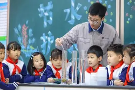 青岛：节水护水，水处理小实验进课堂图片