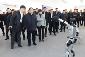 推动引领开源潮流！2025全球开发者先锋大会开幕式在沪举行图片