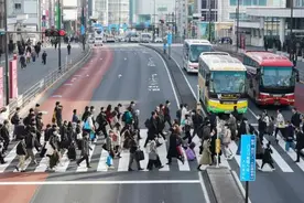 跌出全球前三，日本名义GDP何以被德国反超 | 新京报专栏图片