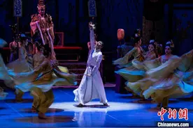 舞剧《李白》香港上演 揭“2025国风国韵飘香江”序幕图片