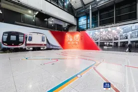三款旧列车与过百件铁路珍藏亮相红磡站“站见”铁路展图片