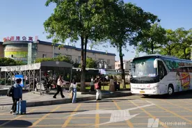 网红佛山机场今日“爆改”亮相：曾经“一把U型锁就能关上大门”，现在299个模块“拼出”航站楼图片
