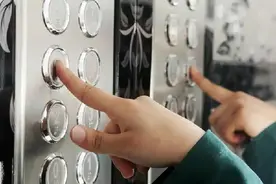 被困电梯应如何科学自救？这份指南请收藏图片