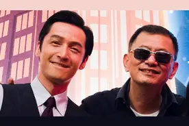 初次见到不戴墨镜的王家卫 胡歌:原来导演长这样图片