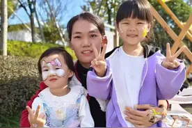 村里来了文化特派员丨把七彩童年画在脸上图片