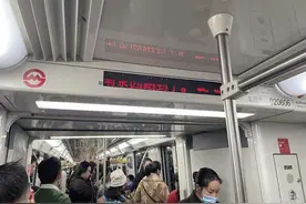 听障人士乘坐地铁 希望清楚看见“下一站是哪”图片